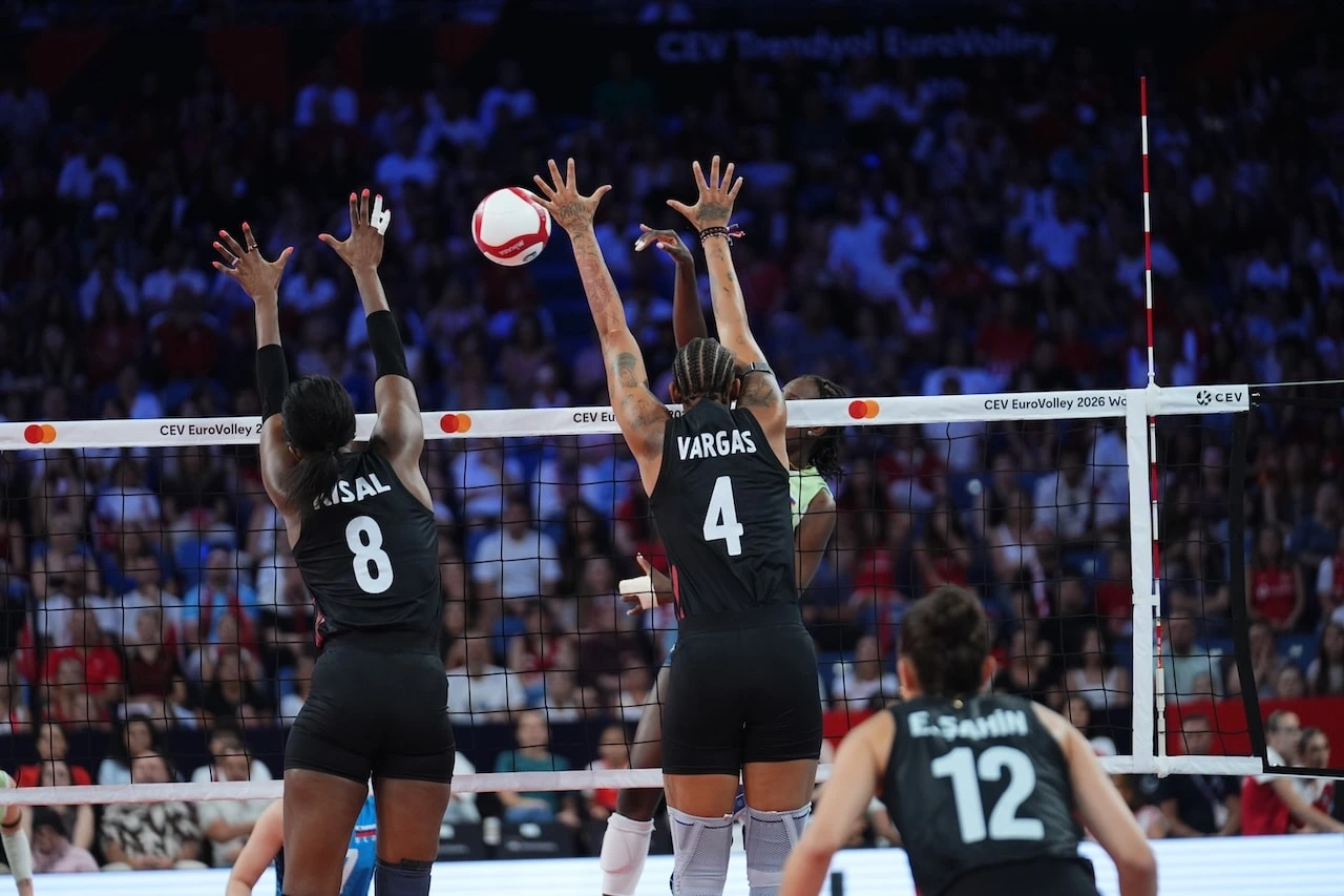 A Milli Kadın Voleybol Takımı Avrupa Şampiyonası'nda 2’de 2 yaptı