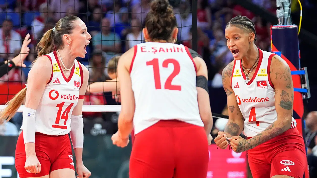 A Milli Kadın Voleybol Takımı Avrupa Şampiyonası'nda yarı finalde