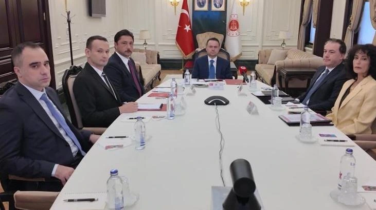 Adalet Bakanı Gürlek, Yunan mevkidaşı Floridis ile video konferansta görüştü