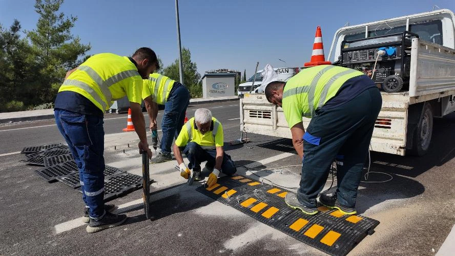 Adıyaman'da okul sezonu öncesi trafik güvenliği için hız kesici uygulaması