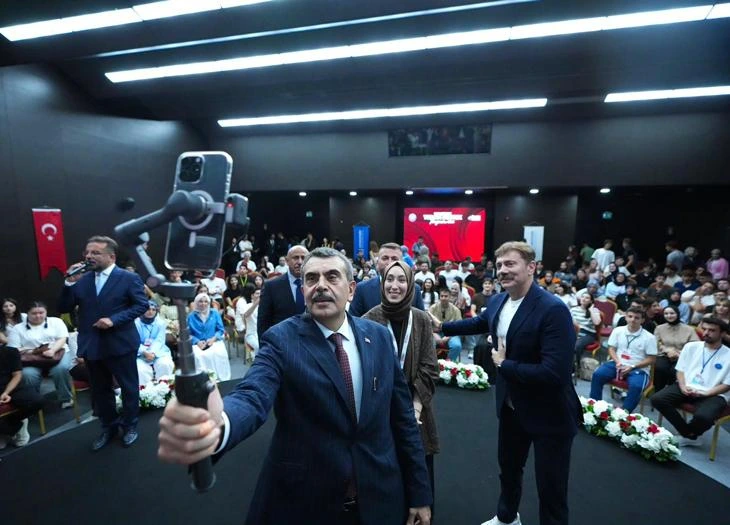 Bakan Tekin: YKS sistemi değişmiyor, eski soru bankaları kaldırıldı