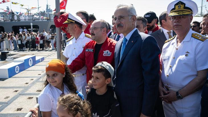 Bakan Uraloğlu, TEKNOFEST Mavi Vatan etkinlik alanını ziyaret etti