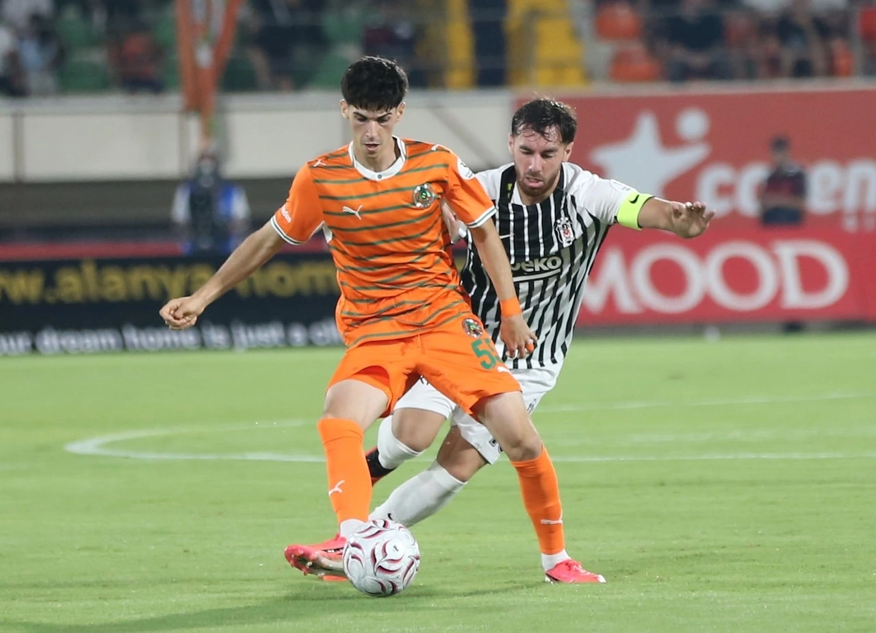 Beşiktaş, Alanyaspor deplasmanında 1-0 mağlup oldu