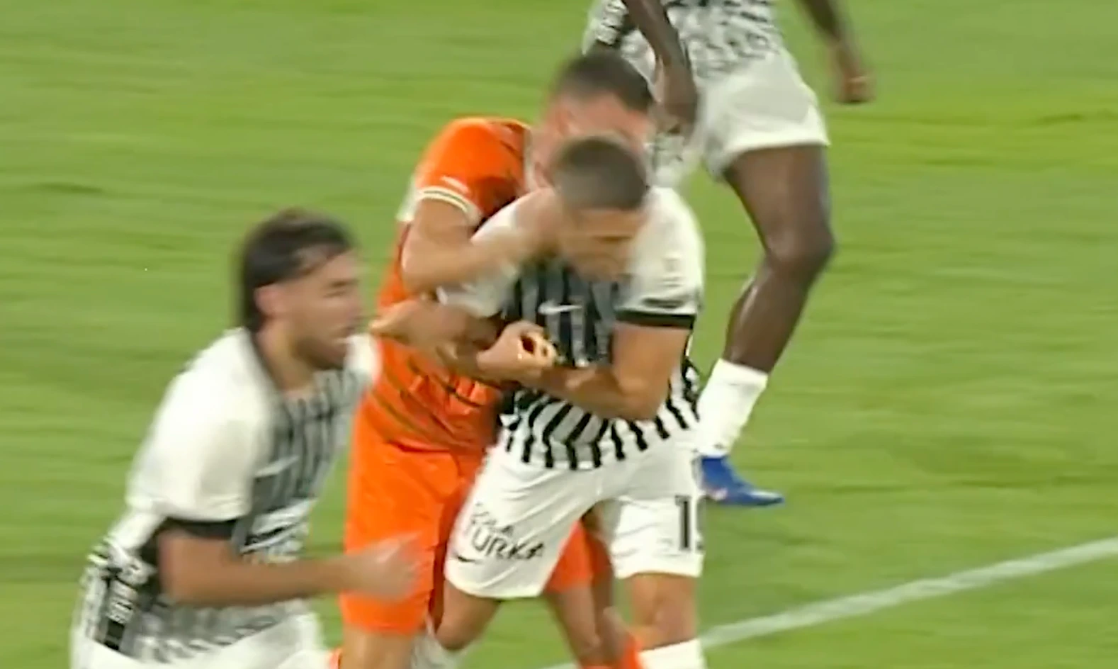 Beşiktaş, hakem kararlarına sosyal medyadan tepki gösterdi