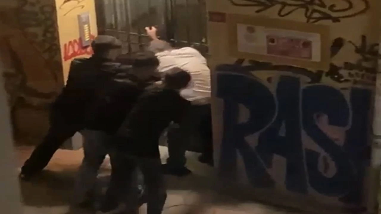 Beyoğlu’nda 4 çocuk, 38 yaşındaki şahsı darp edip gasbetti