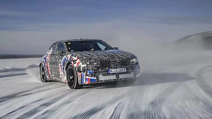 BMW M serisi elektrikli ve yeni merkezi kontrol sistemiyle geliyor