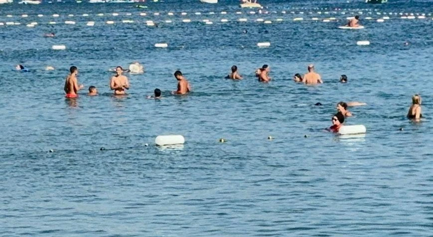 Bodrum’da sıcak hava etkisini artırdı, vatandaşlar denize yöneldi