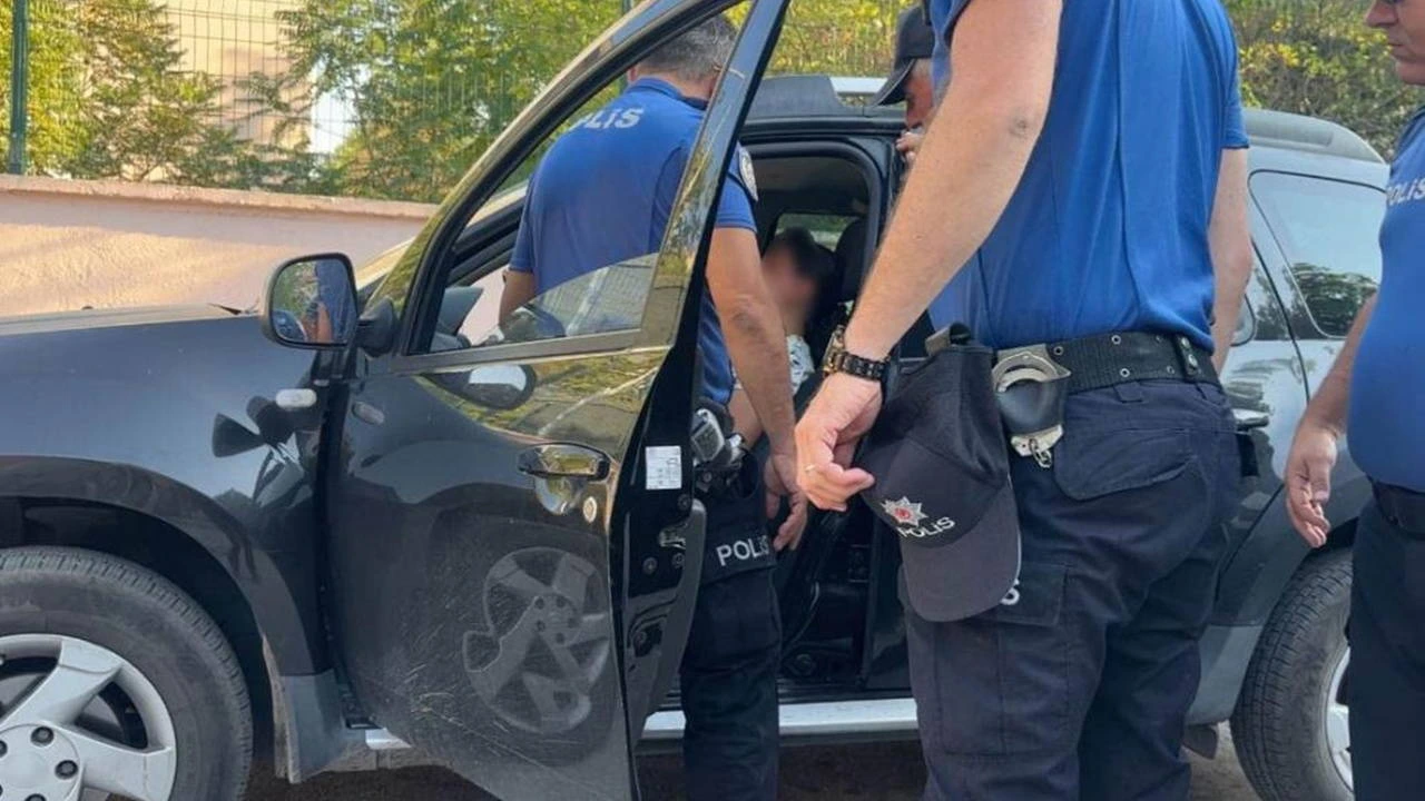 Burdur'da araçta fenalaşan kadın sağlık ekiplerince hastaneye kaldırıldı