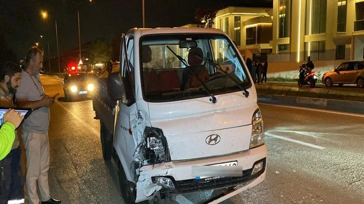Bursa'da kamyonet ile otomobilin çarpışması sonucu 2 kişi yaralandı