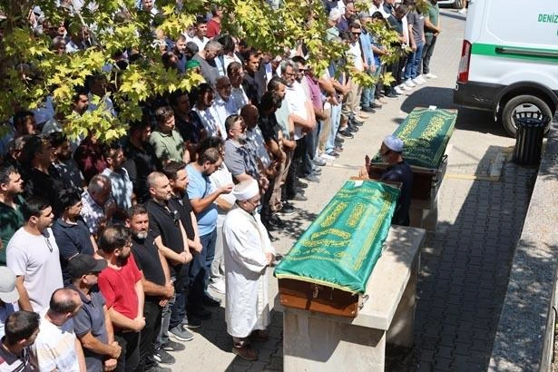 Denizli'de trafik kazasında hayatını kaybeden genç ve babası toprağa verildi