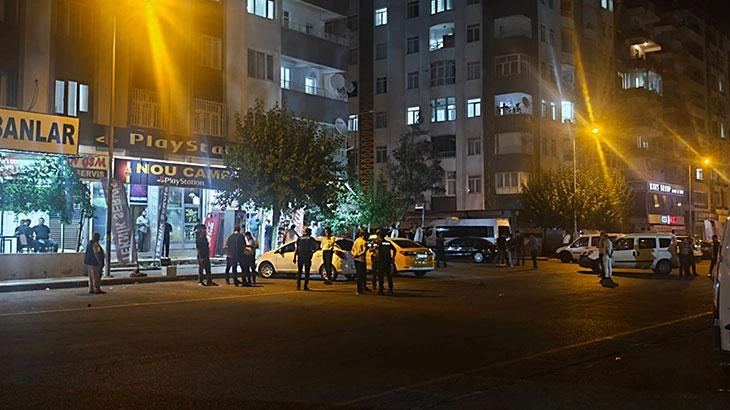 Diyarbakır Kayapınar'da otomobilden ateş açılması sonucu 3 kişi yaralandı