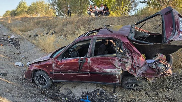 Elmadağ'da karşı şeride geçen otomobil iki araca çarptı