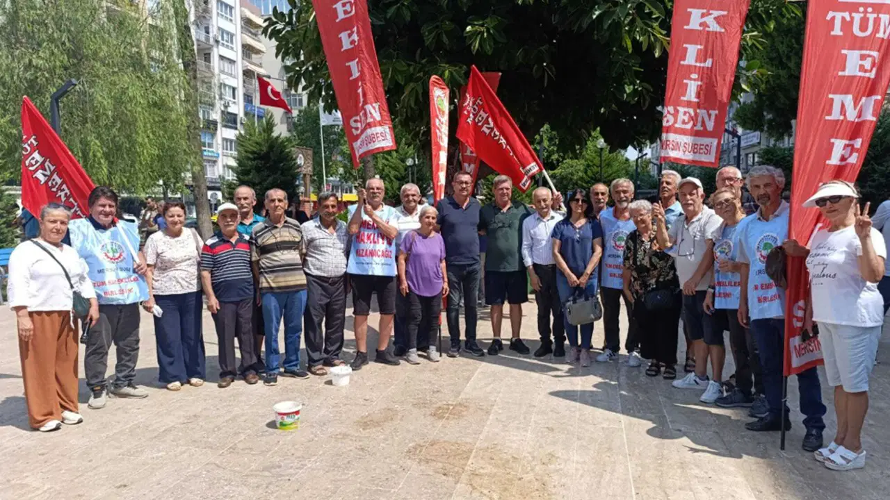 Emekliler Mersin'de enflasyon ve zamlar hakkında açıklama yaptı