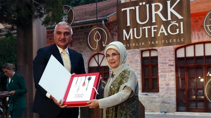 Emine Erdoğan: Asırlık Tariflerle Türk Mutfağı kitabı Gourmand ödülüne aday
