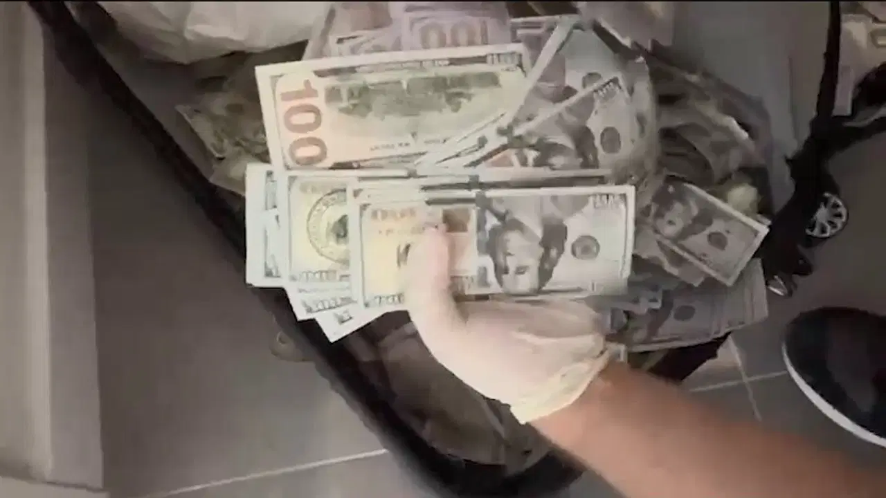 Esenyurt'ta düzenlenen operasyonda 2 milyon 890 bin sahte dolar ele geçirildi