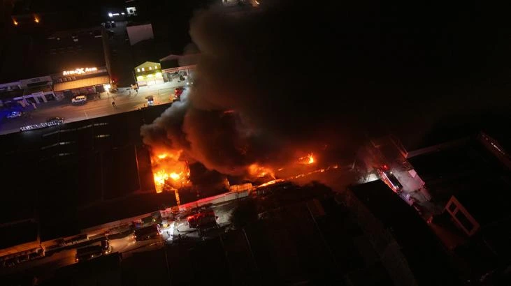 Eskişehir'de sanayi sitesinde yangın çıktı, ekipler müdahale ediyor