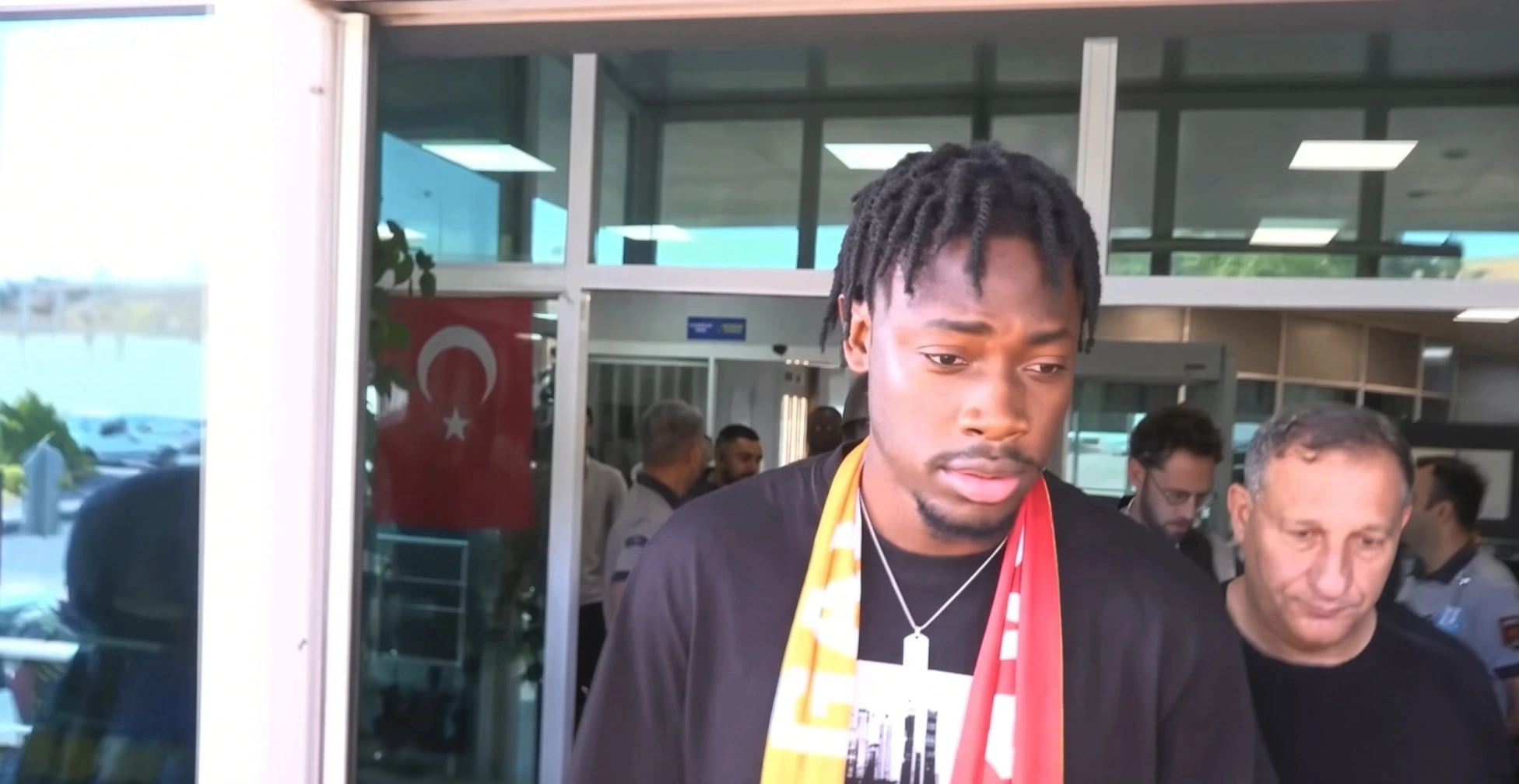 Galatasaray, El Chadaille Bitshiabu'yu İstanbul'da karşıladı