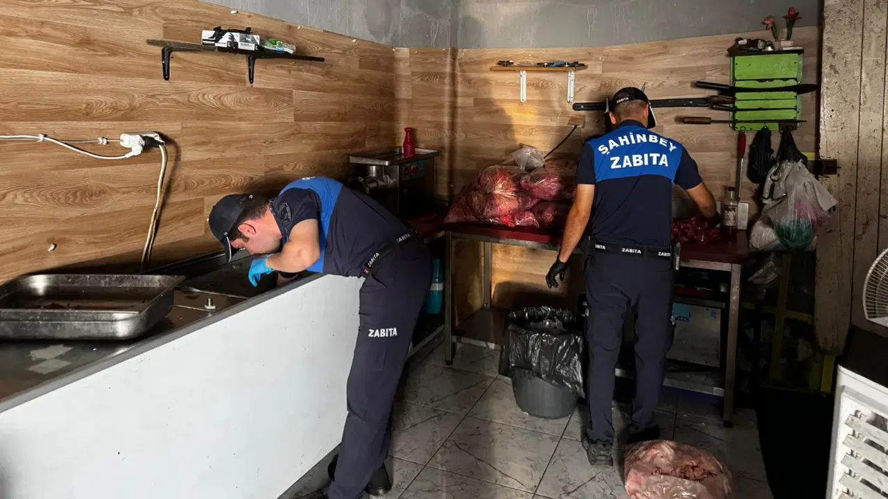 Gaziantep'te uygunsuz koşullarda üretilen 500 kilo ciğer ve et imha edildi