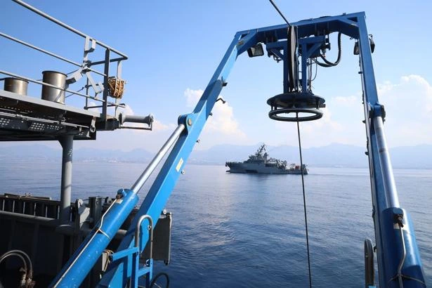Girne açıklarındaki batan gemi için arama kurtarma çalışmaları sürüyor