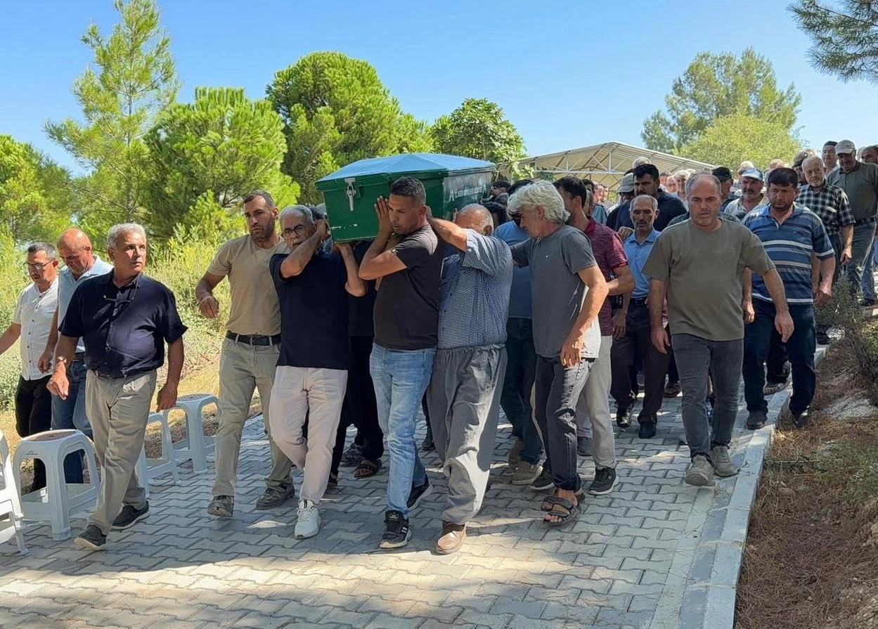 Girne açıklarındaki gemi kazasında hayatını kaybeden Hüseyin Özdemir toprağa verildi