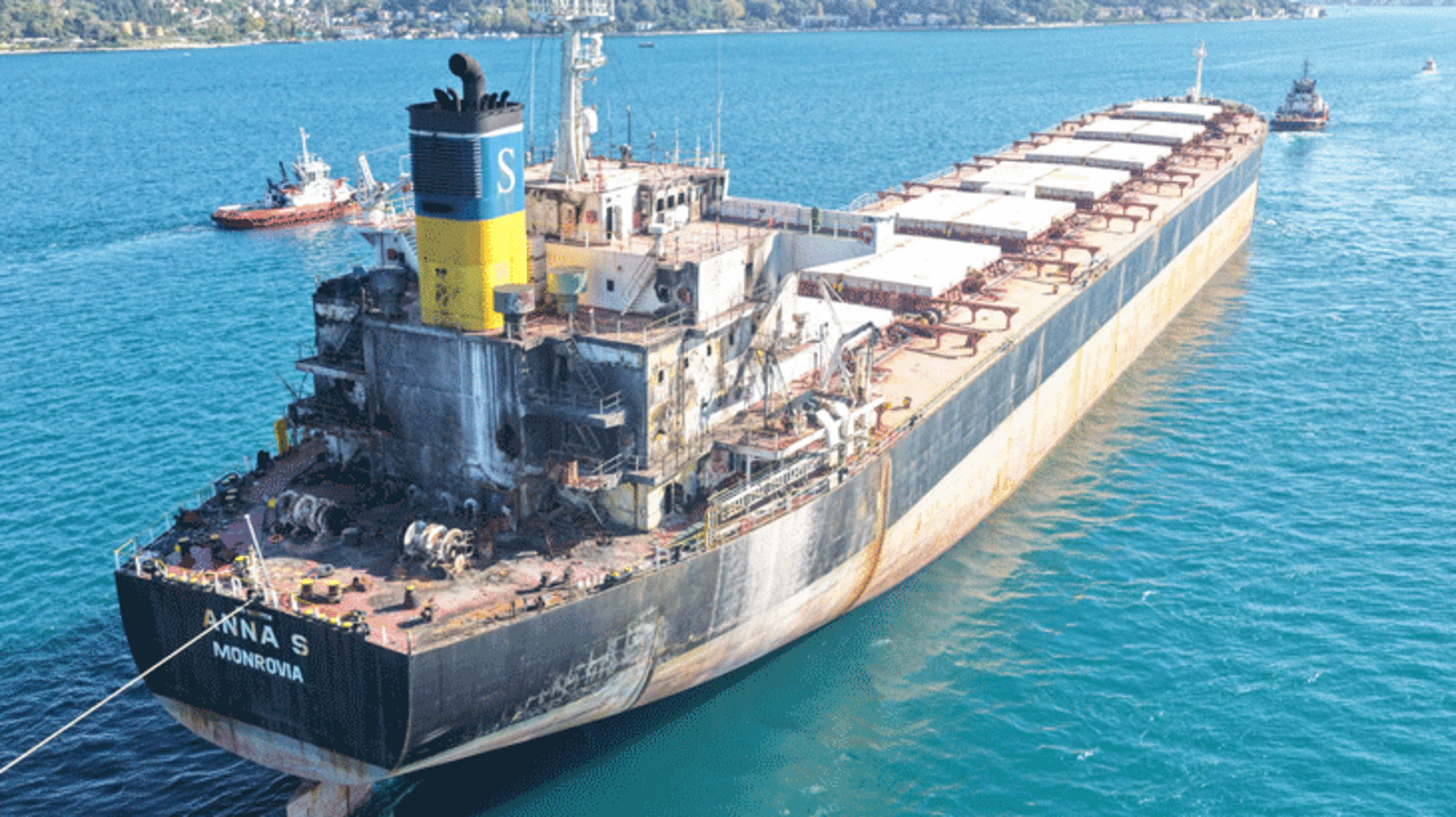 İHA saldırısına uğrayan Anna-S gemisi İstanbul Boğazı'ndan geçti