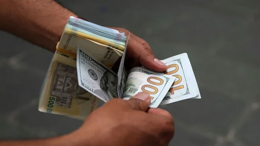 İran para birimi tümen dolar karşısında tarihi değer kaybı yaşadı