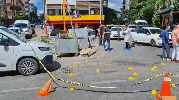 İstanbul'da seyir halindeki araçta silahlı saldırı: Sürücü yaşamını yitirdi