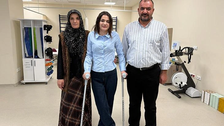 Kars'ta düşme sonrası omurilik yaralanan öğrenci yeniden yürümeye başladı