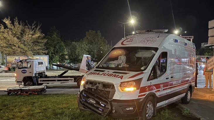 Kayseri'de hasta taşıyan ambulans ile otomobil çarpıştı, 6 yaralı