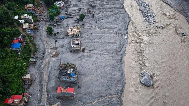 Nepal'deki sel felaketinde tünelden iki kişi sağ çıkarıldı
