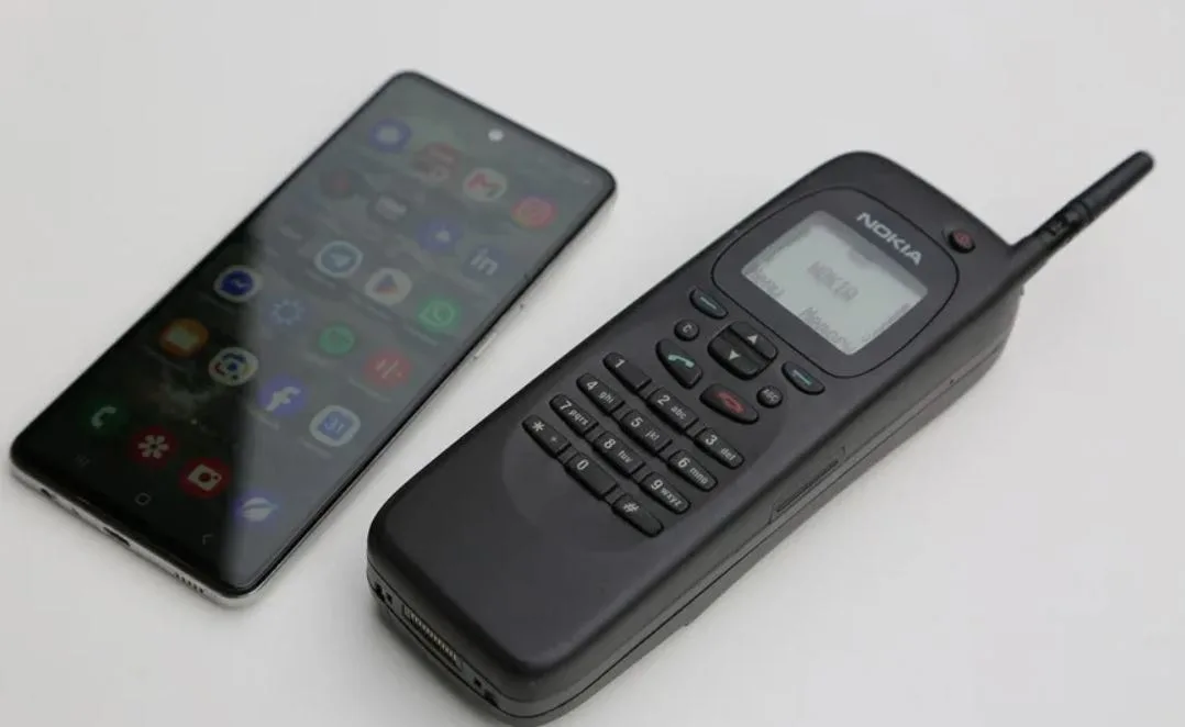 Nokia 9000 Communicator 30 yıl önce ilk akıllı telefon olarak tanıtıldı