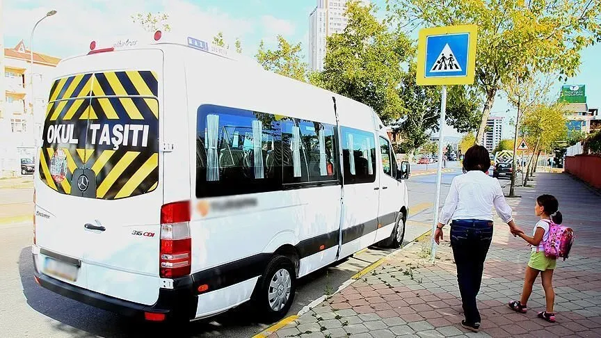 Okul servis ücretlerinde artış ve ödeme yöntemleri tartışma yaratıyor