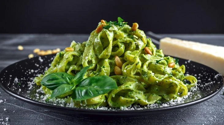 Pesto soslu makarna tarifi: kremalı ve lezzetli hazırlama yöntemi