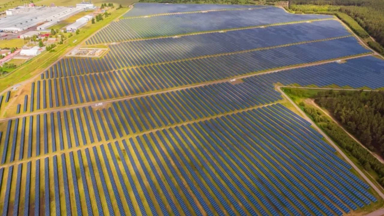 Romanya, Avrupa'nın en büyük güneş enerjisi santralini kuruyor