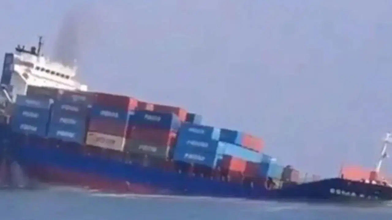Rusya Savunma Bakanlığı: Karadeniz'de iki silah taşıyan gemi vuruldu