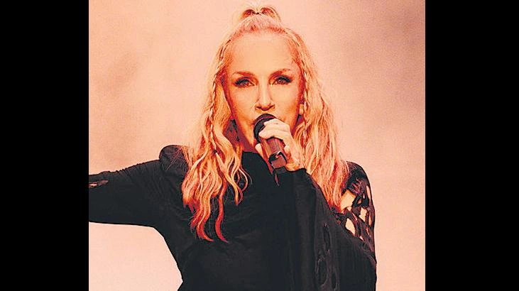 Sanatçı 35 yıllık kariyerini Harbiye konserinde kutladı