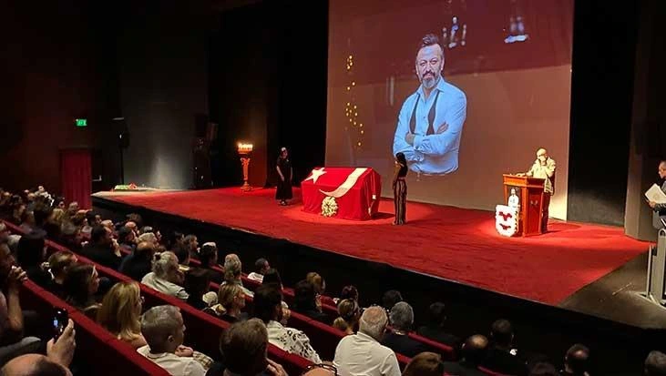 Serhat Kılıç için düzenlenen anma töreninde Özge Özder'den fotoğraf talebine tepki