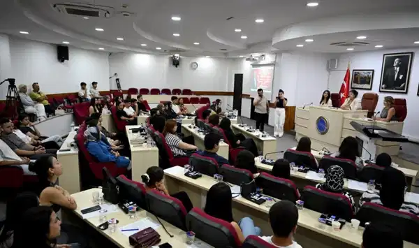 Seyhan Belediyesi gençlerin üniversite başarısını destekliyor