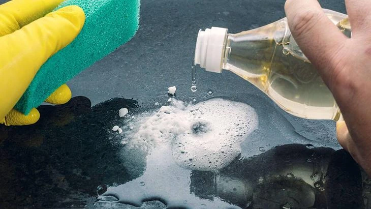 Sirke ve su karışımıyla yüzey temizliğinde pratik yöntemler