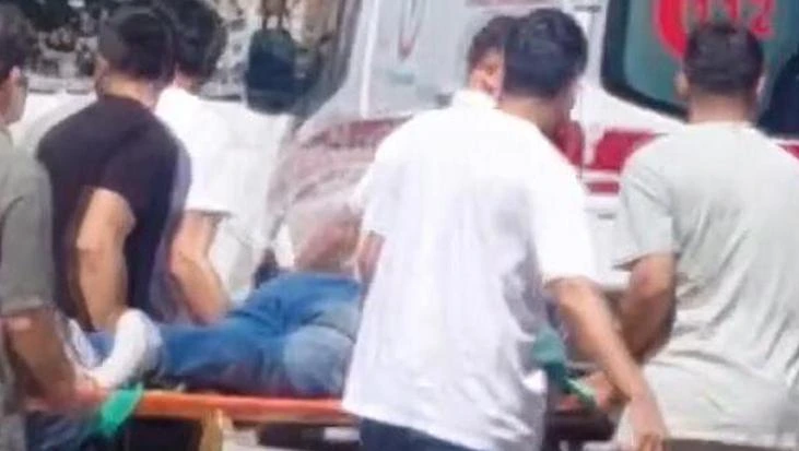 Sultanbeyli'de çatı montajında kaza: 2 işçi yaralandı