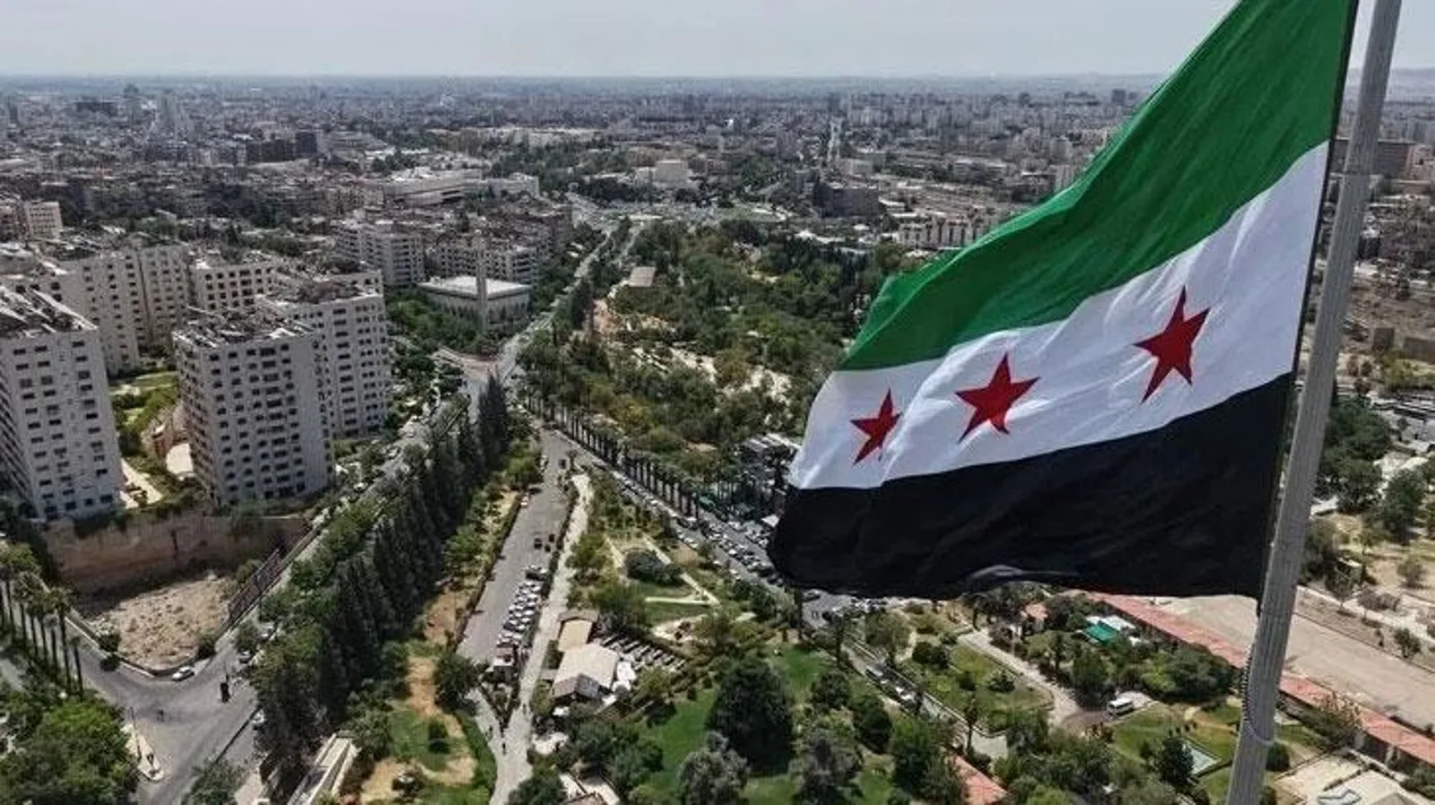 Suveyda'da silahlı gruplar güvenlik güçlerine saldırdı