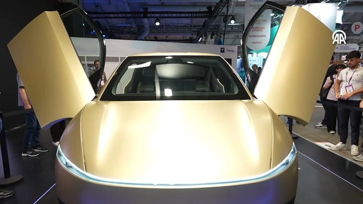 Tesla, VivaTech 2025'te sürücüsüz Cybercab aracını tanıttı