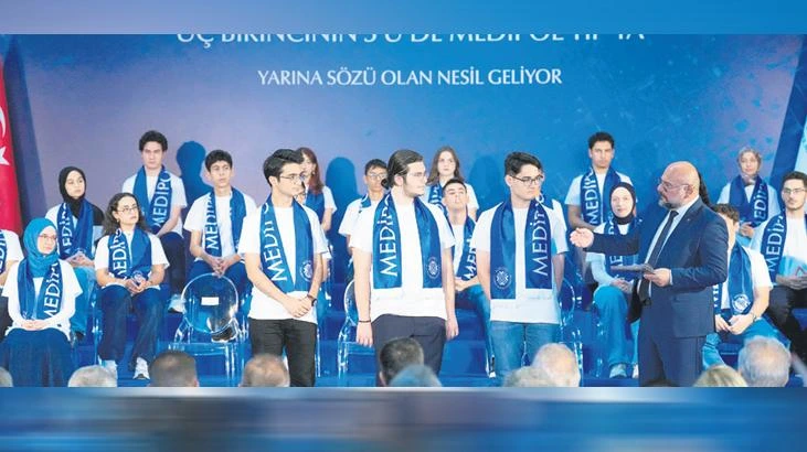 Türkiye birincisi öğrenciler Medipol Uluslararası Tıp Fakültesi'nde eğitim alacak