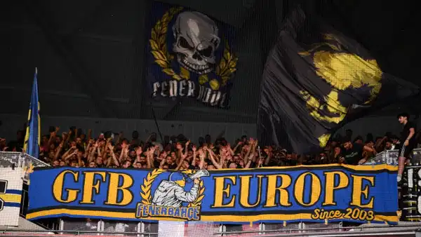 UEFA deplasman taraftarlarına yönelik toplu yasakları sınırlama kararı aldı