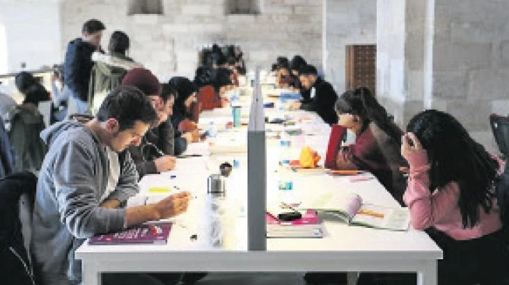 Üniversitelerde akademik takvim 2026-2027 için erken kapanacak