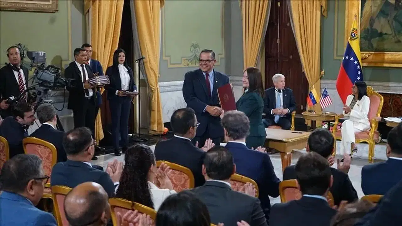 Venezuela, Chevron ve Eni ile petrol üretimini artırmaya yönelik anlaşmalar imzaladı