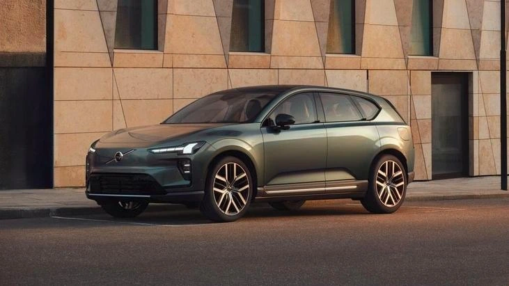 Volvo EX60 tanıtıldı: 810 km menzile sahip yeni elektrikli SUV