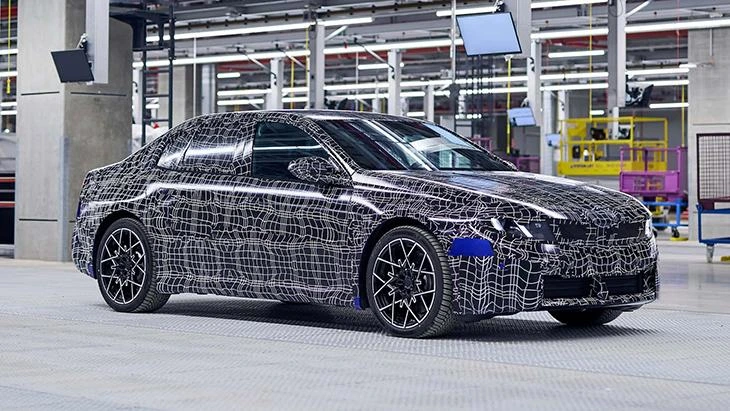 Yeni nesil BMW i3 sedan üretim hattında